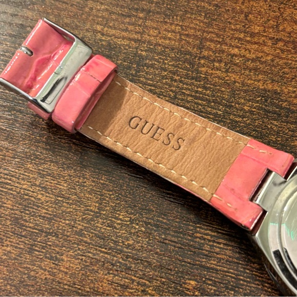 Guess genuine leather in pink 🩷💕🩷 - Picture 4 of 4